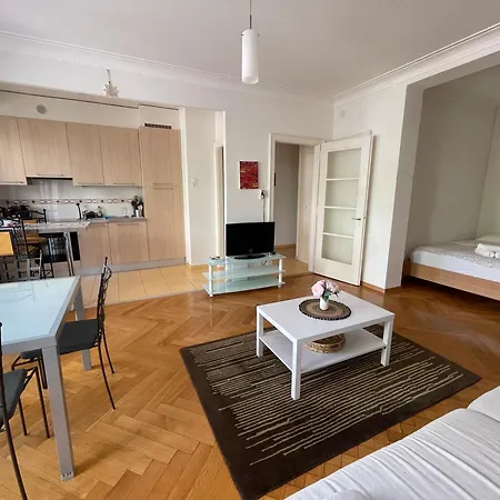 à 9 Minutes à Pied De La Gare De Apartamento