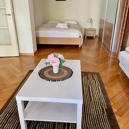 Apartmán A 9 Minutes A Pied De La Gare De *