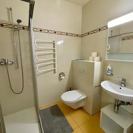 à 9 Minutes à Pied De La Gare De *